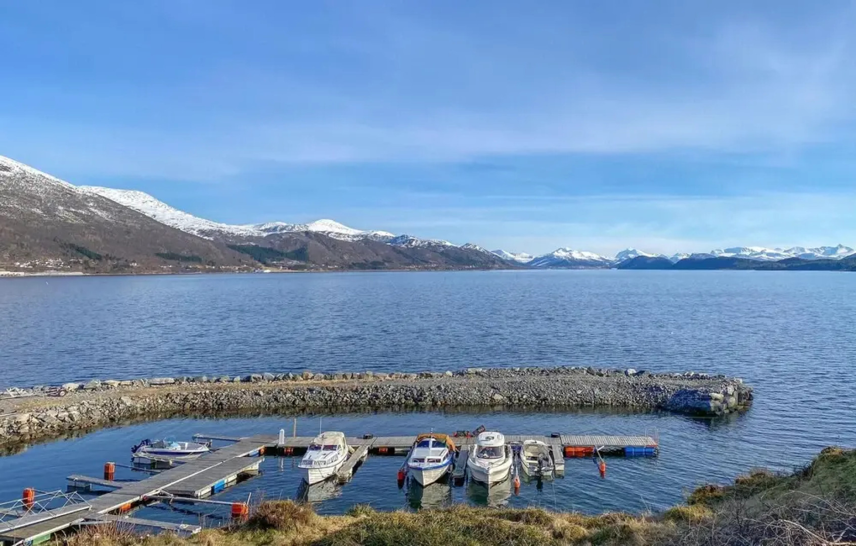 Nice Apartment in Ellingsøy With Wifi and 1 Bedrooms