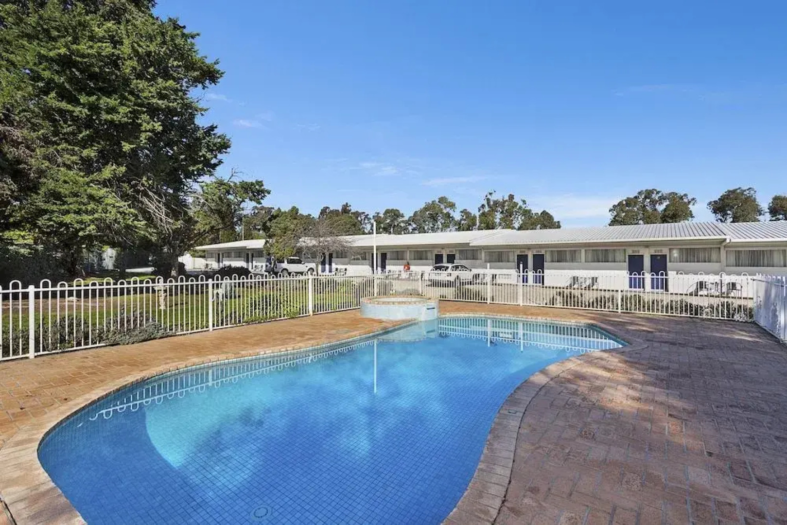 Byer Fountain Motor Inn, Holbrook