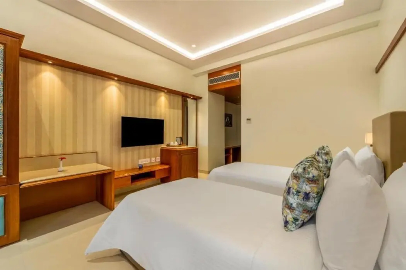 Shyama Sarovar Portico