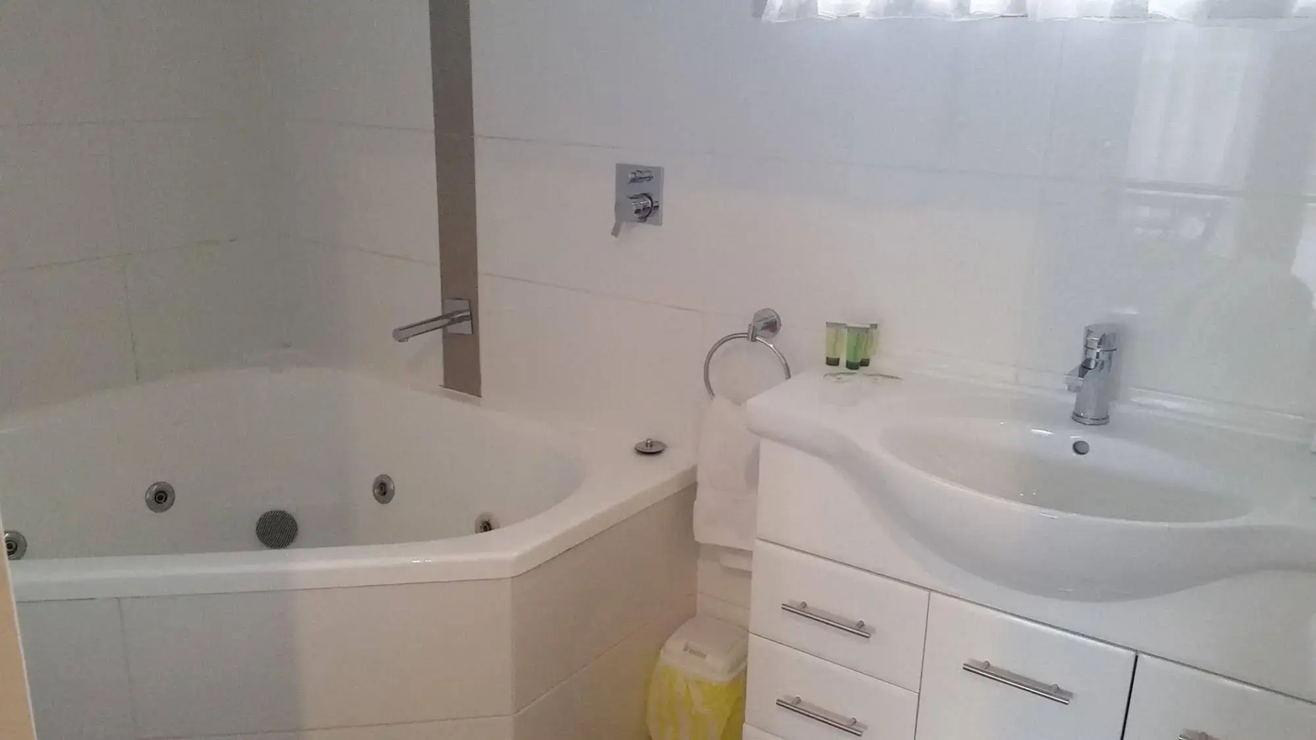 The Coachman Motel & Units