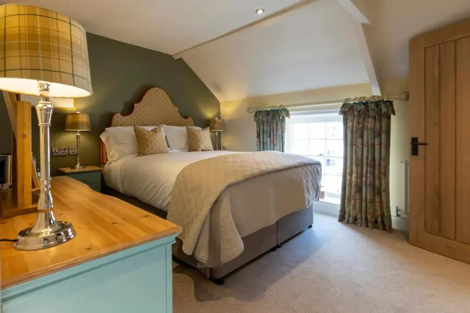 The Fox and Hounds Country Inn