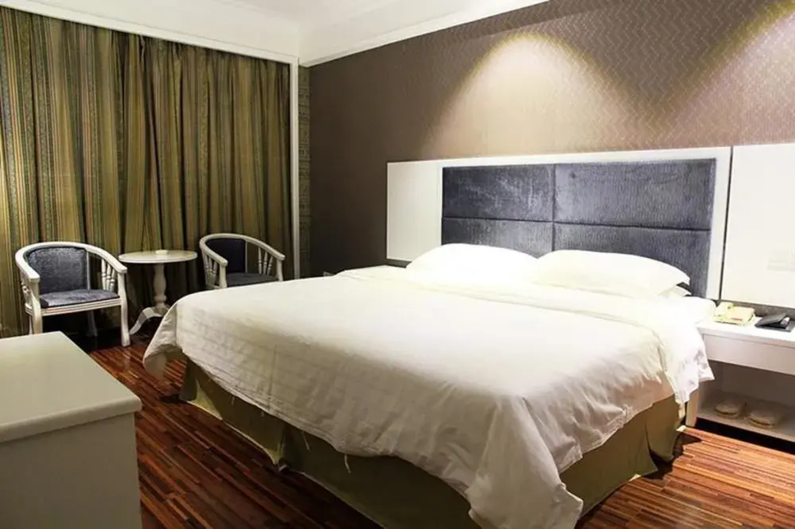 岳阳新中讯商务酒店