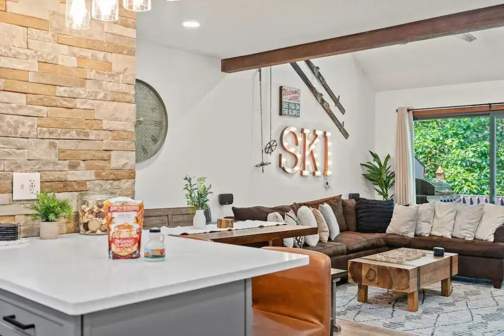 The Bear s Den by Avantstay Prime Location Renovated w Movie Game Room
