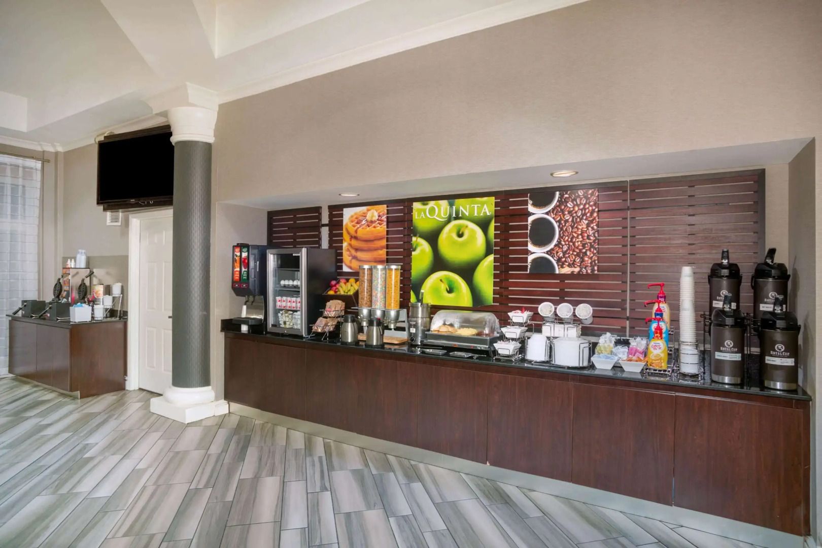 La Quinta Inn & Suites by Wyndham St. Louis Westport