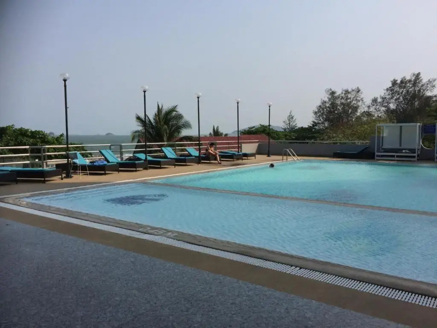 Blue Wave on the Beach 1208