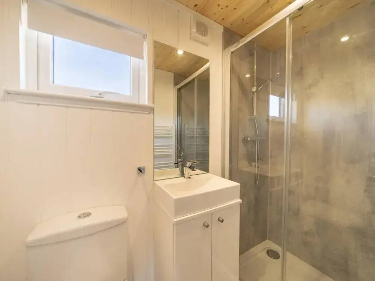 Tiny House by Lake Veluwe With Water Sports