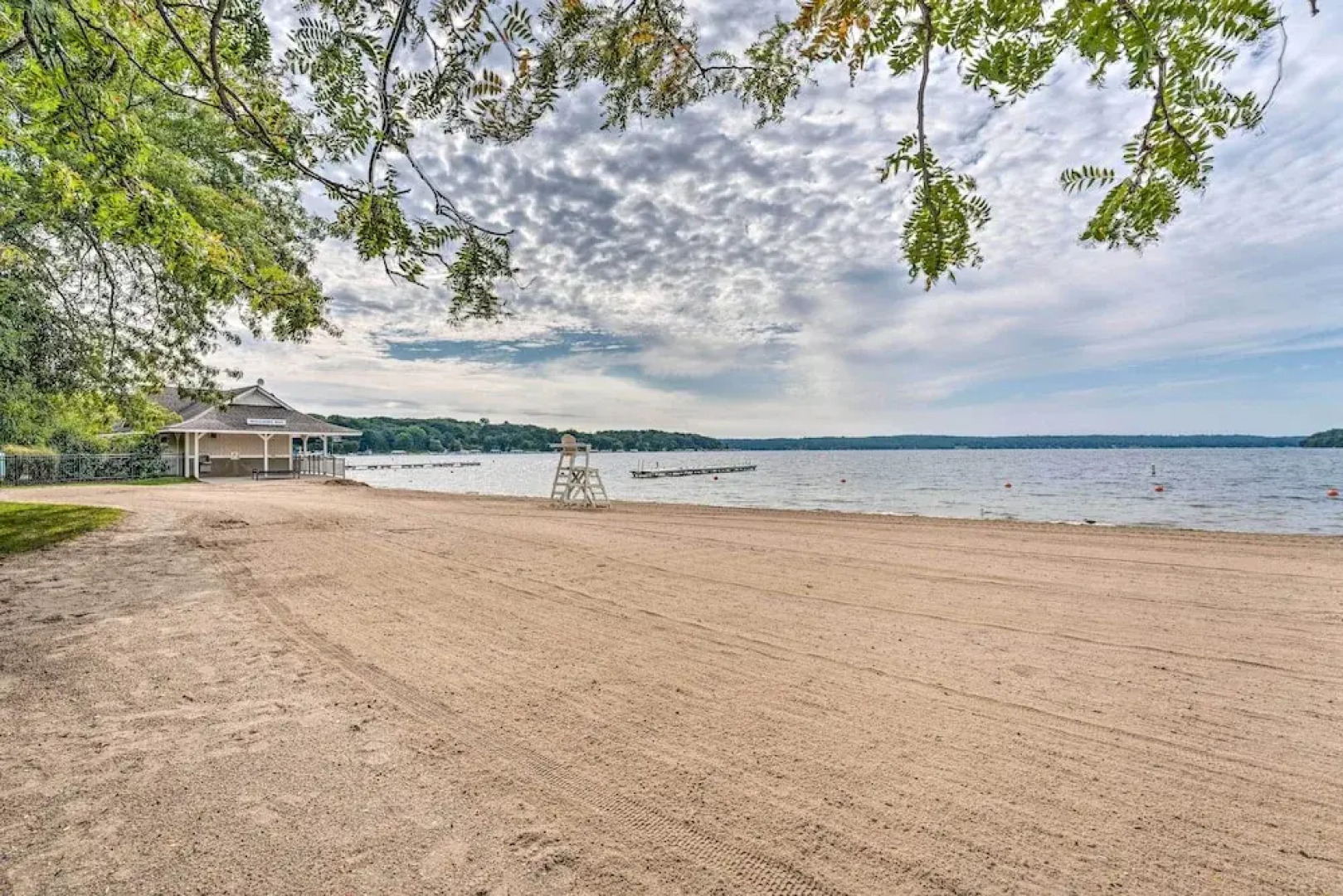 Breezy-chic Apartment - Steps to Geneva Lake!