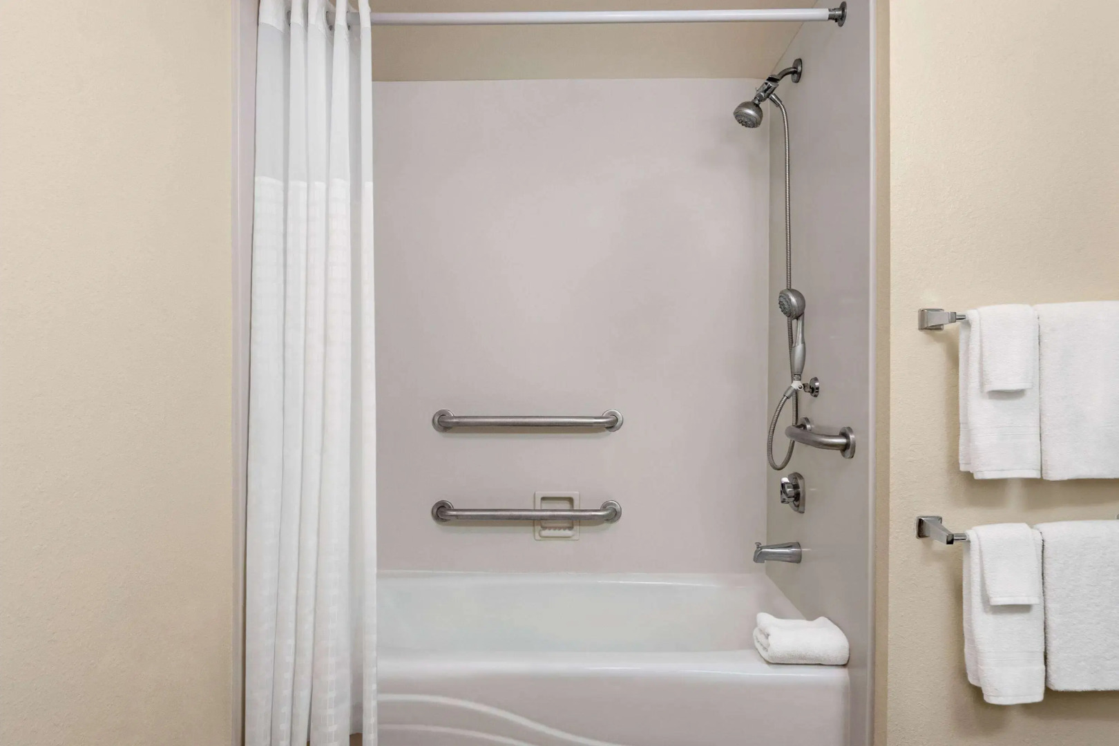 Baymont by Wyndham Intl Speedway/I-95/Daytona Beach