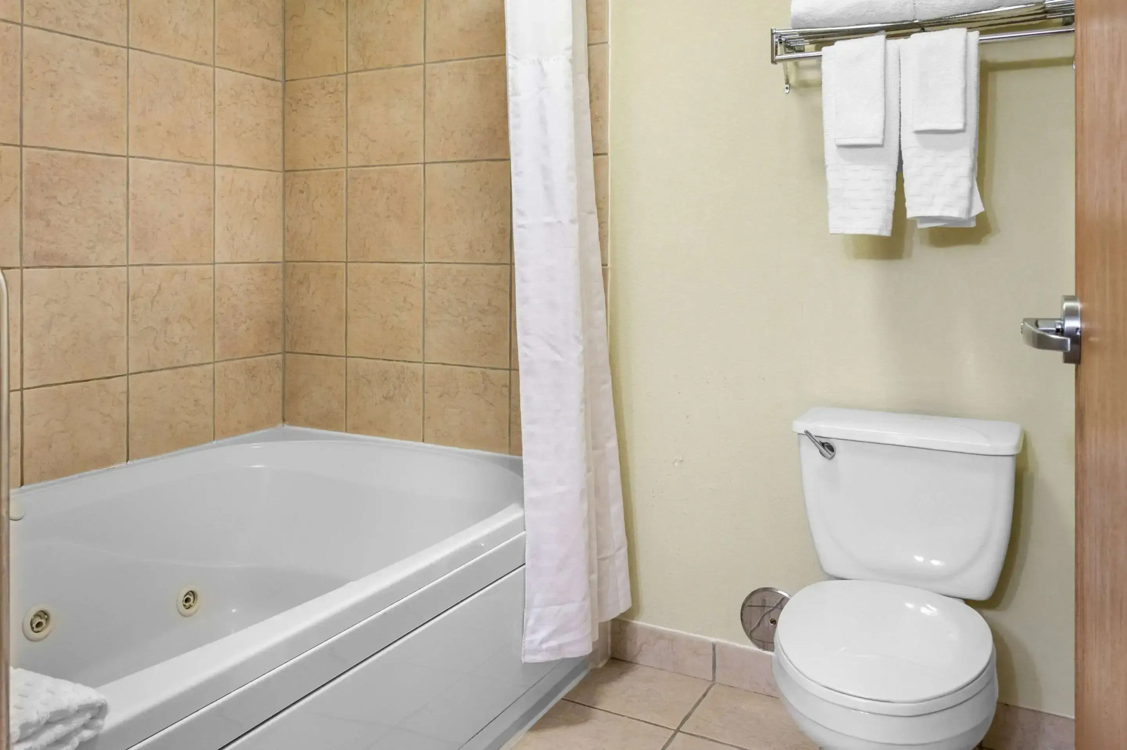 White Pines Inn & Suites