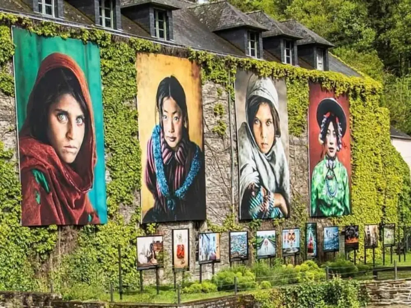 The Archeologist Home-Chateau Le Mur