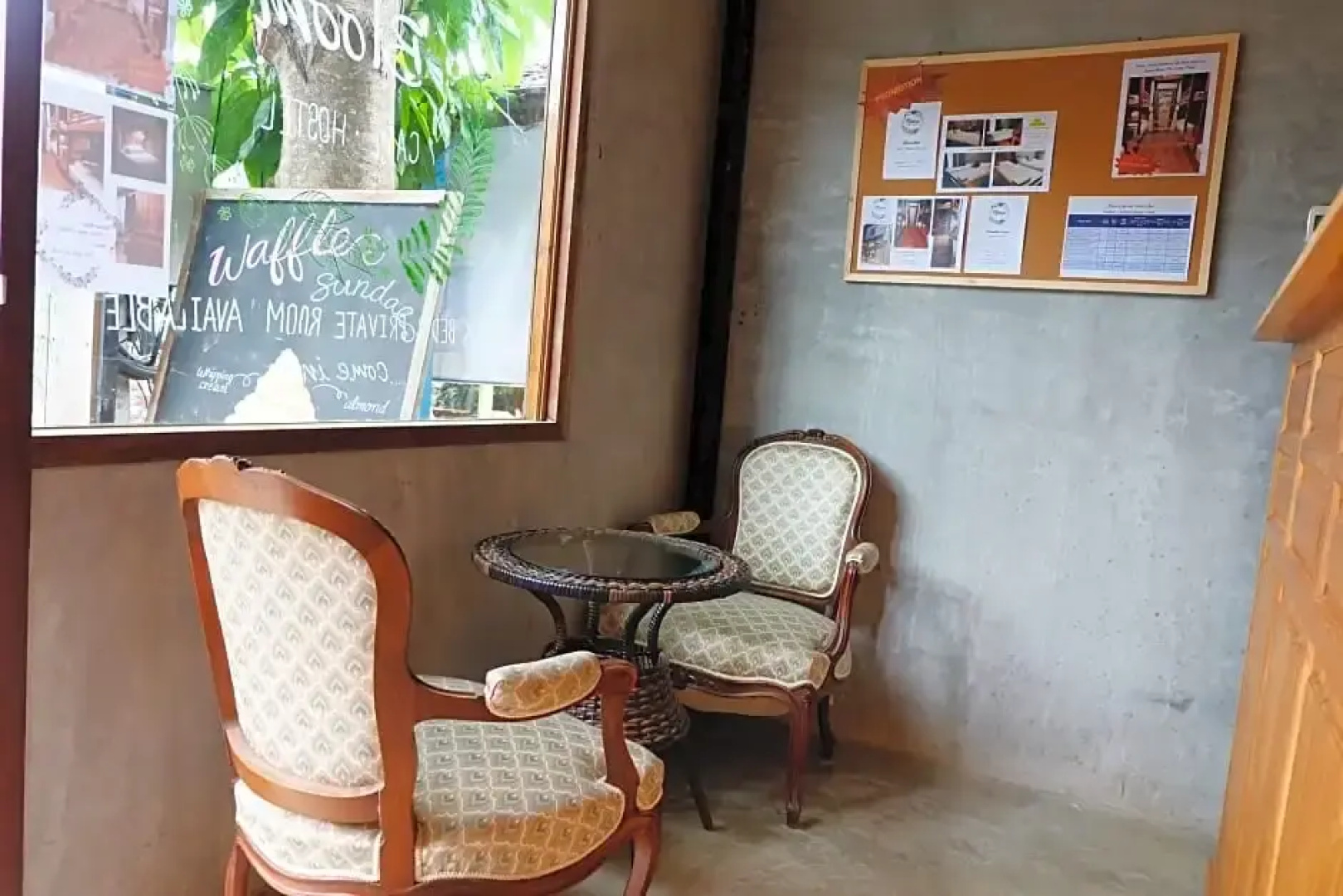 Lipe - Bloom Cafe and Hostel