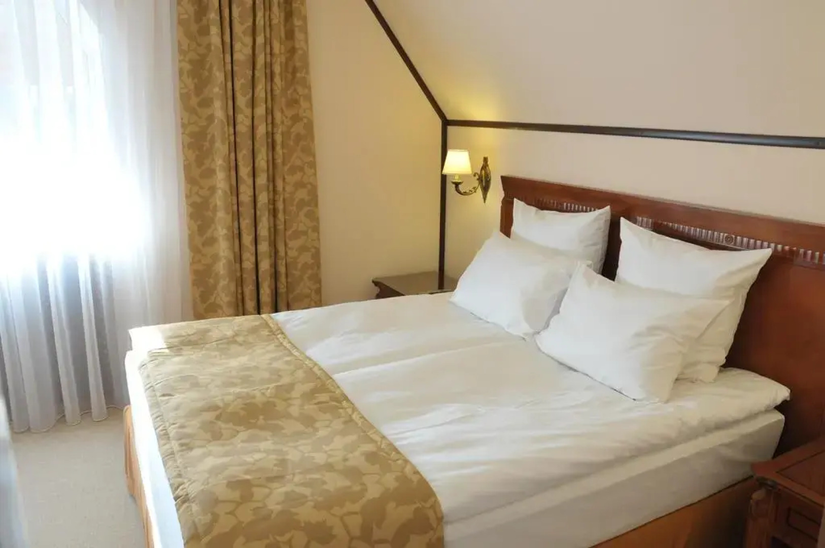 Отель Вэйлер