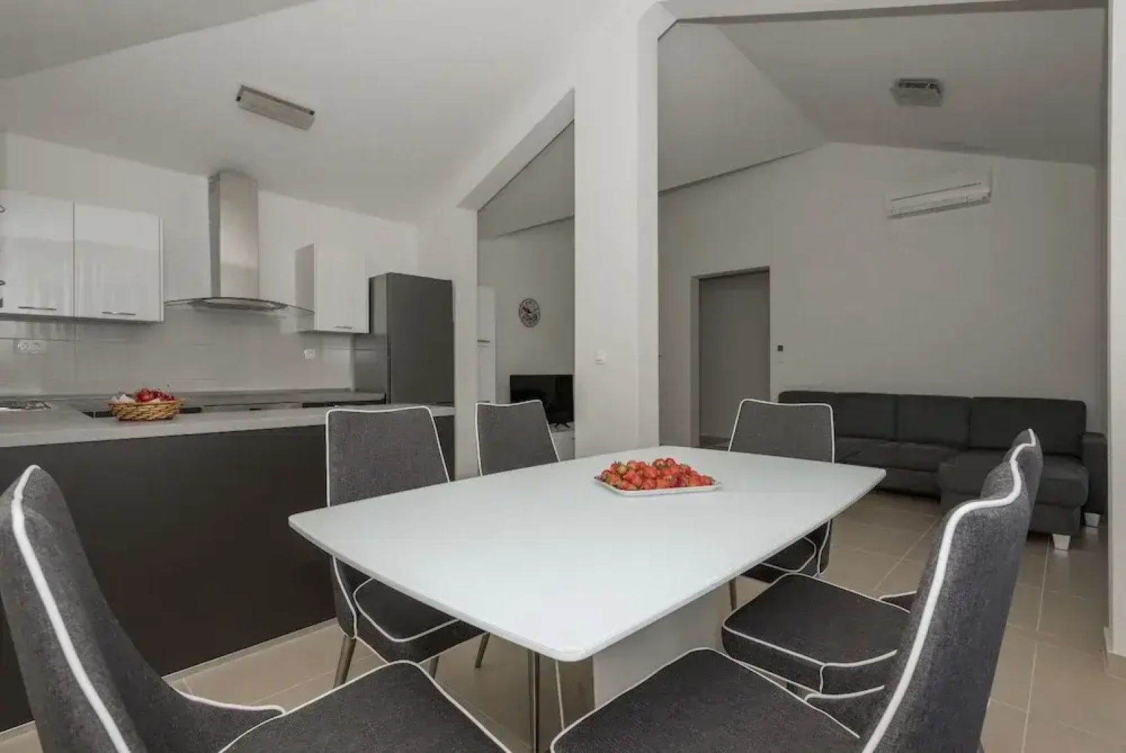 Apartments Mladen