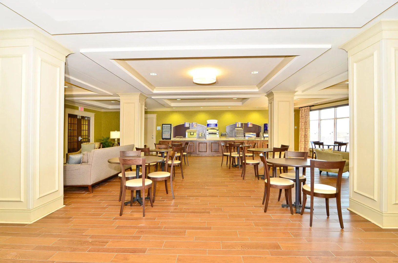 Holiday Inn Express and Suites Williston by IHG