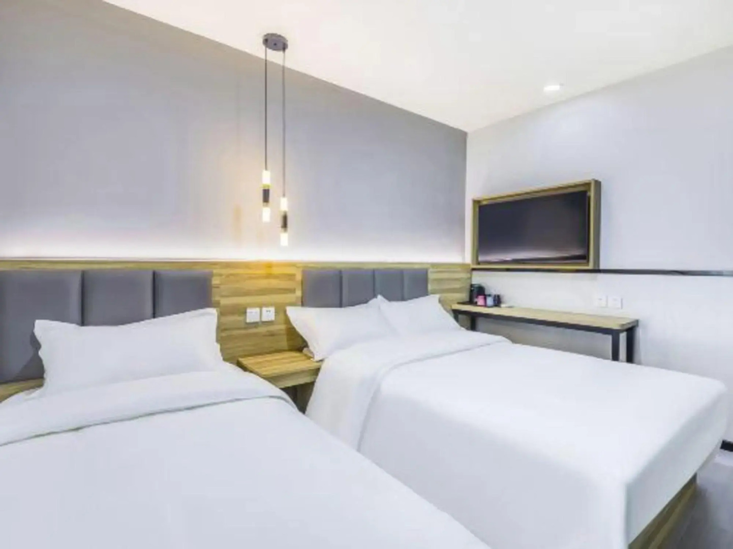 aimoHotel (Beijing Public Welfare Xiqiao Subway Station)