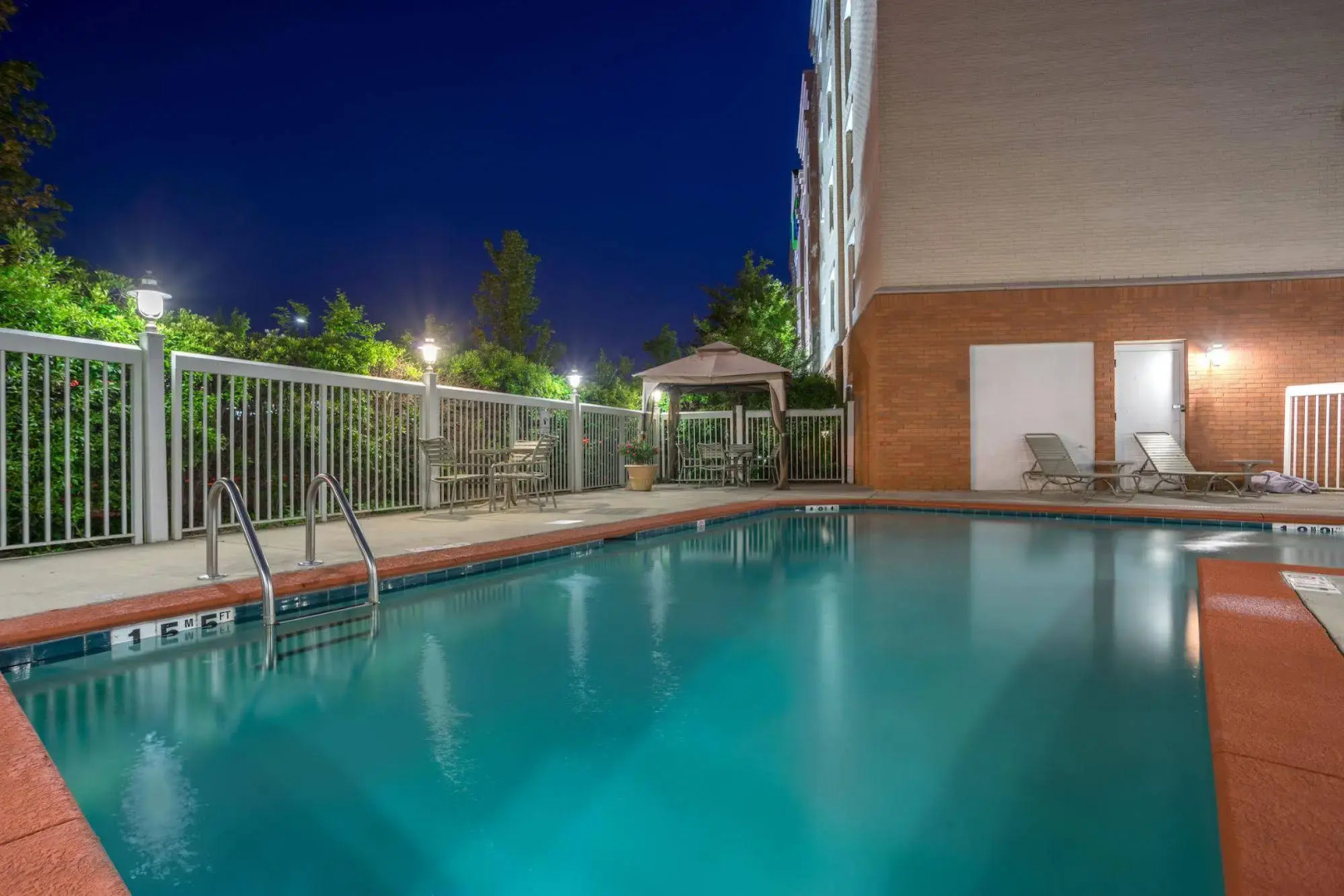 Comfort Suites near Birkdale Village- Huntersville