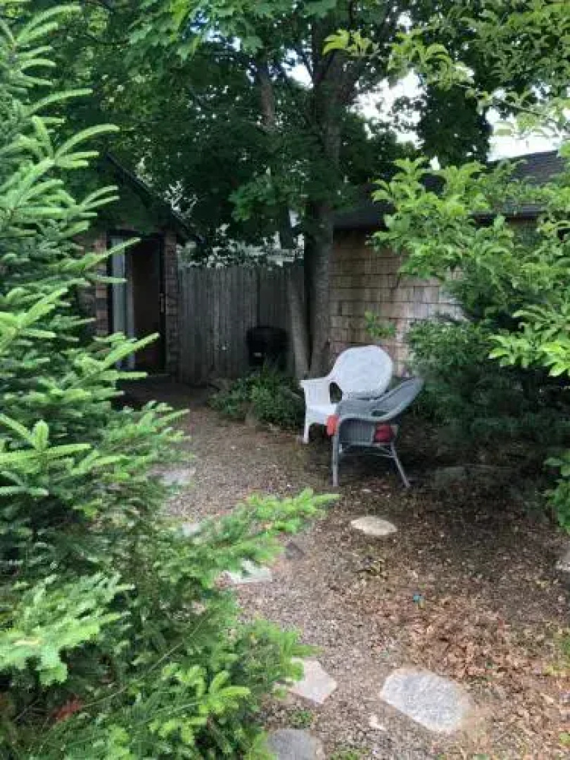 Seafarer Inn and Cottages