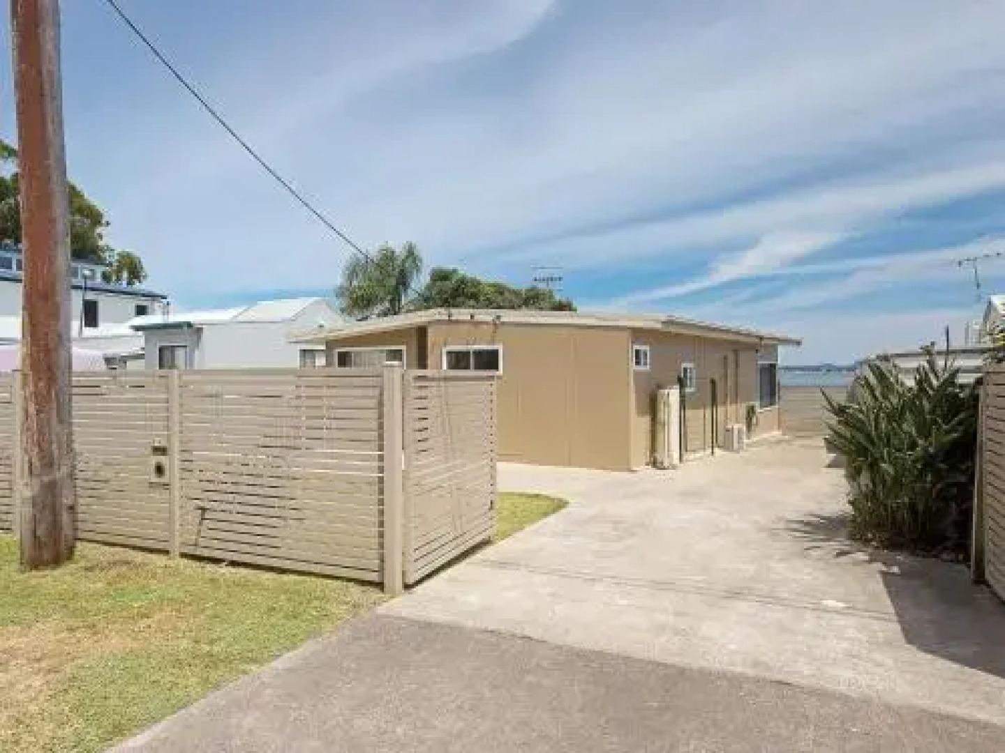 Casa Martins', 219 Foreshore Drive - Absolute Waterfront House