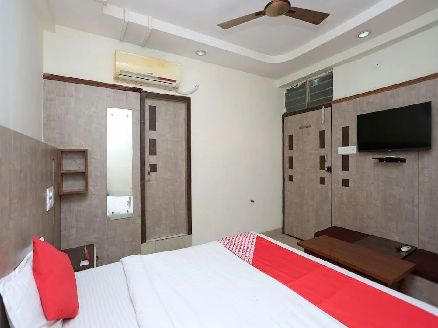 OYO 11391 Sargam Cineplex