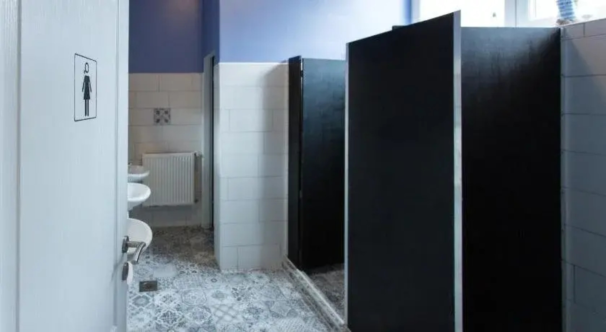 Falling Lakes Hostel