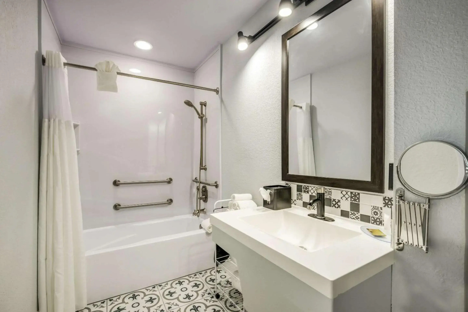 Clarion Pointe Tallahassee-State Capitol