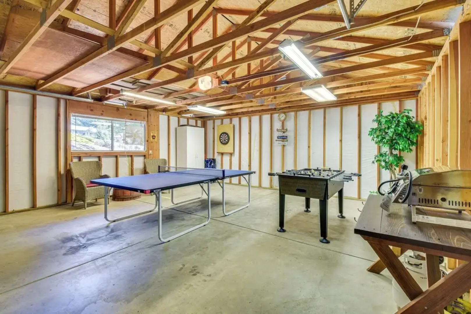 Yosemite Home Base: Community Perks + Lake Access!