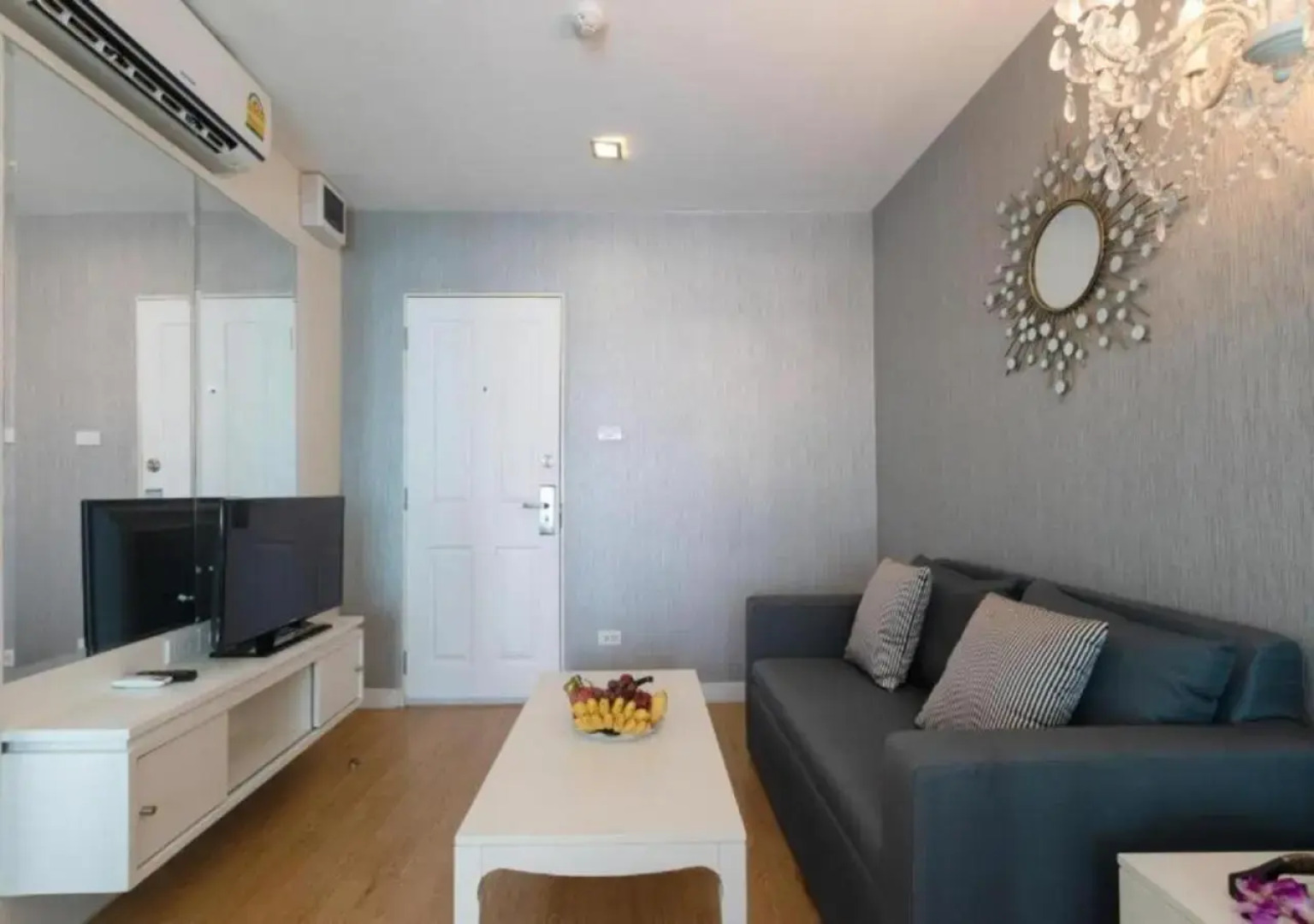 Backpacker Street Airport Place