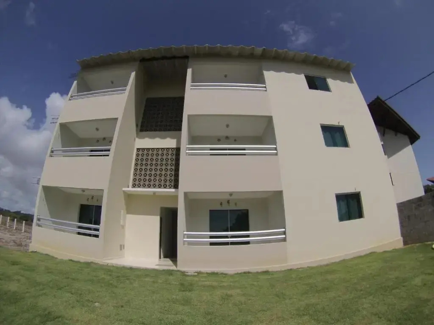 Carneiros Beach Resort