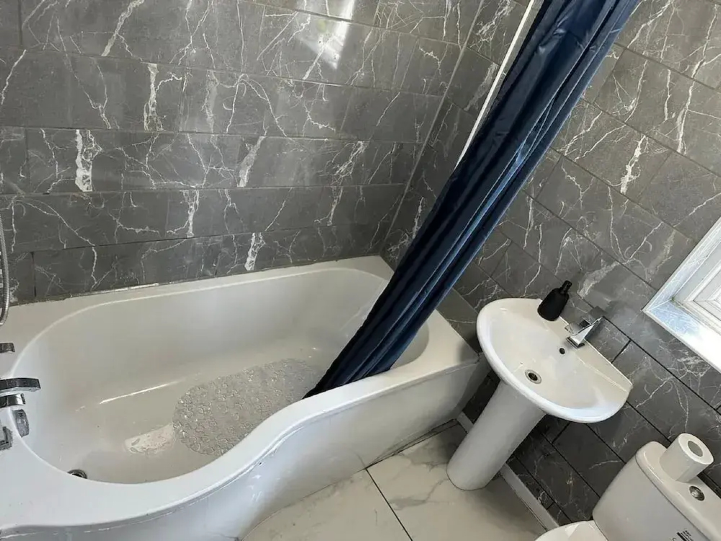 Affluent Living Apartment Perfect for Contractors