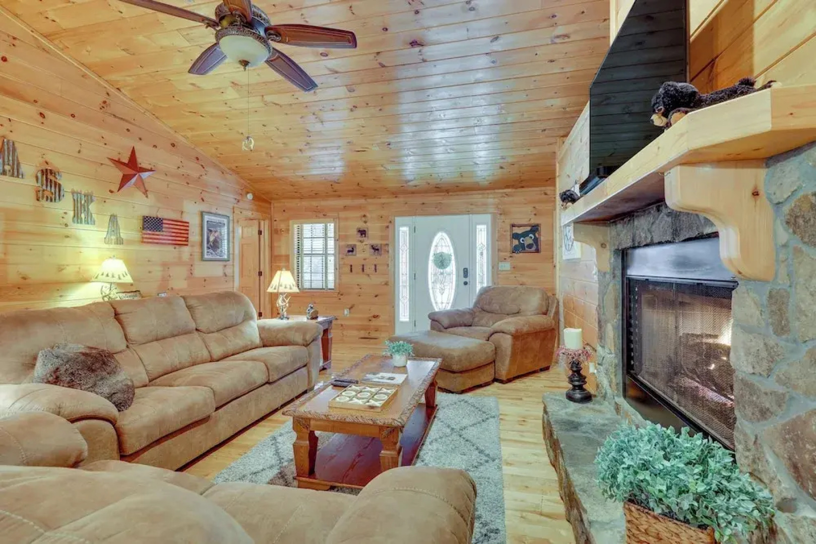 Hot Tub & Game Room: Blue Ridge Getaway