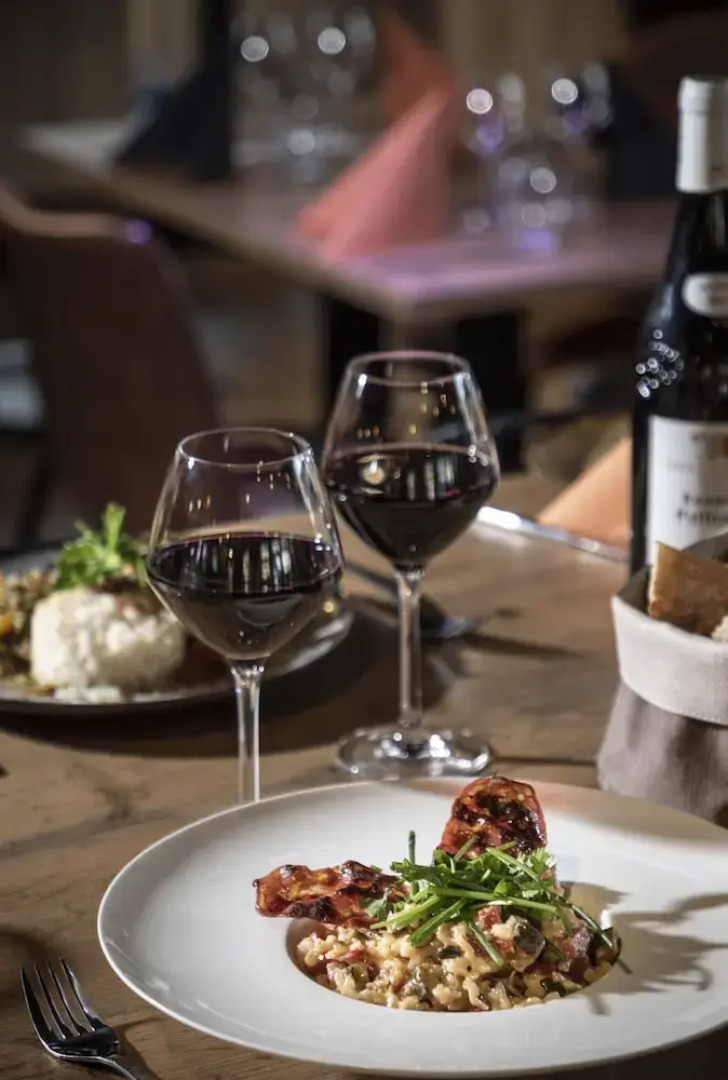 Hotel Base Camp Lodge