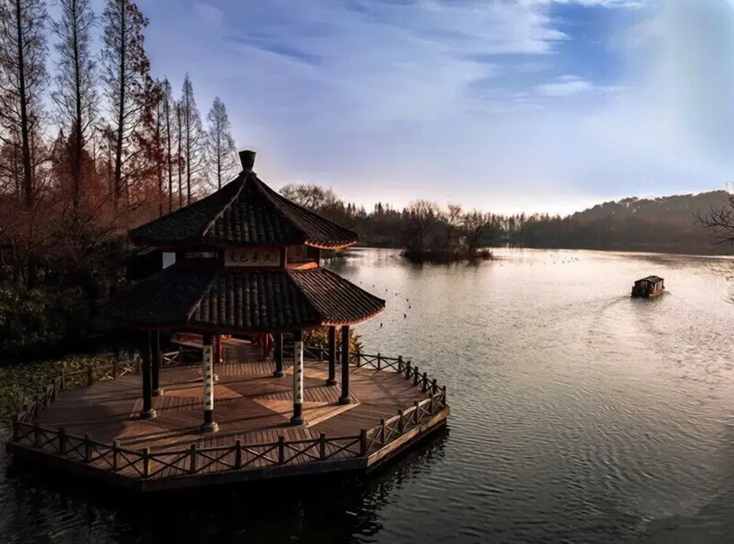 Yurong West Lake Cottage Resort Hotel
