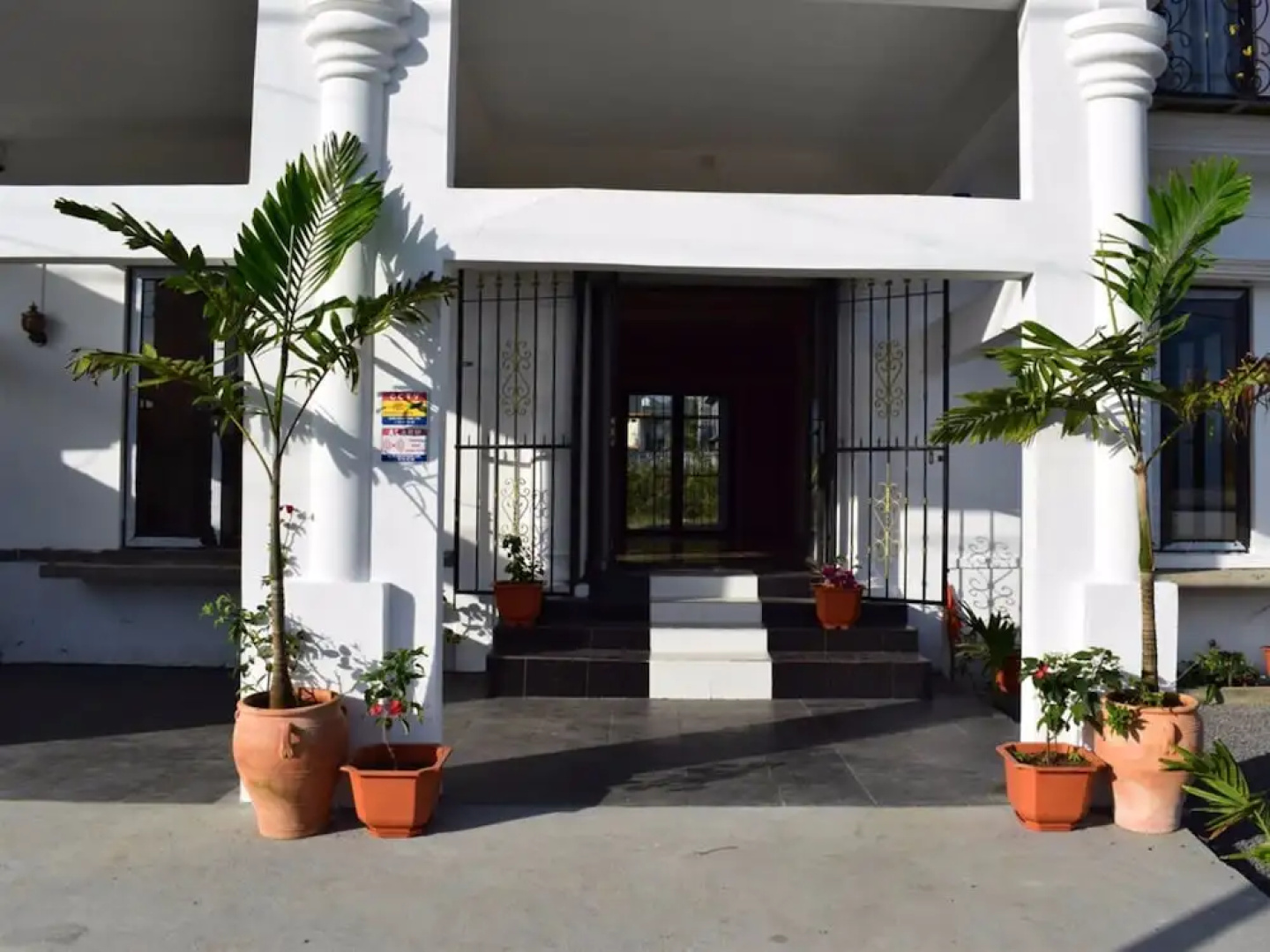 SkylineInn Hotel