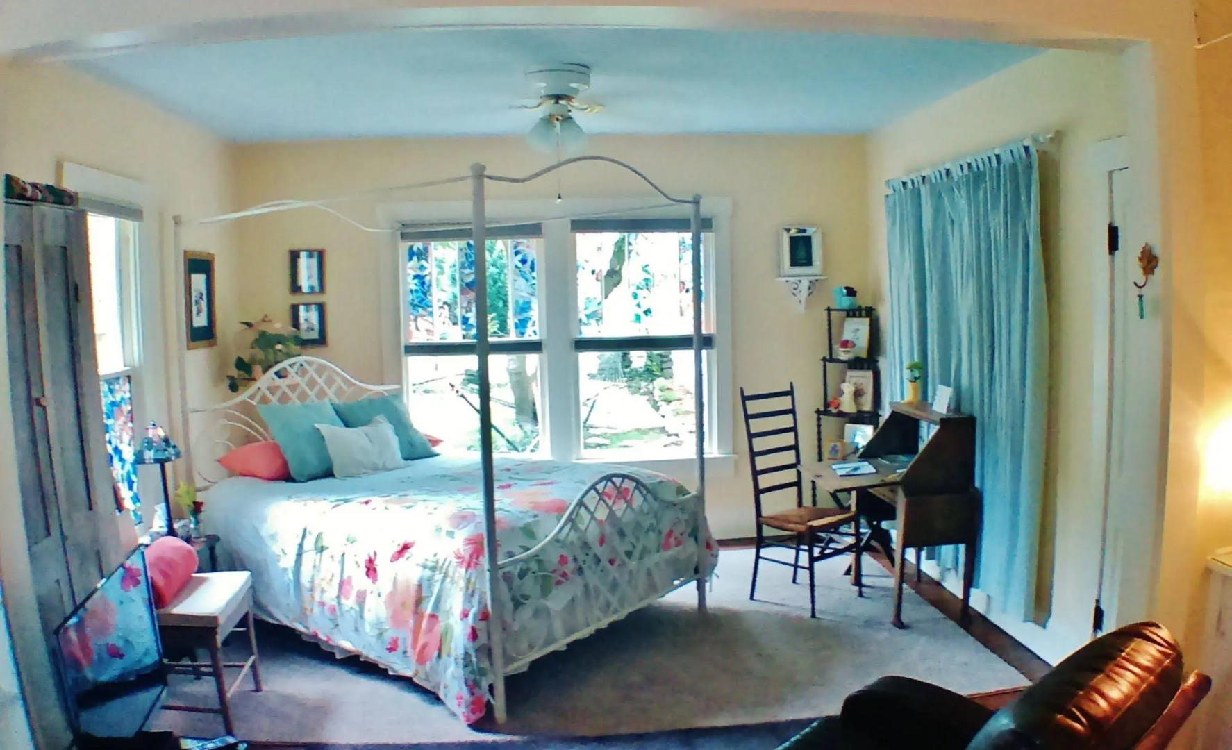 Maple Leaf Cottage Inn