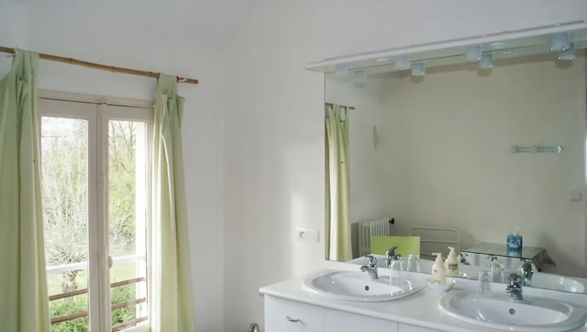 Mansion With 6 Bedrooms in Neuillé, With Private Pool, Furnished Garde