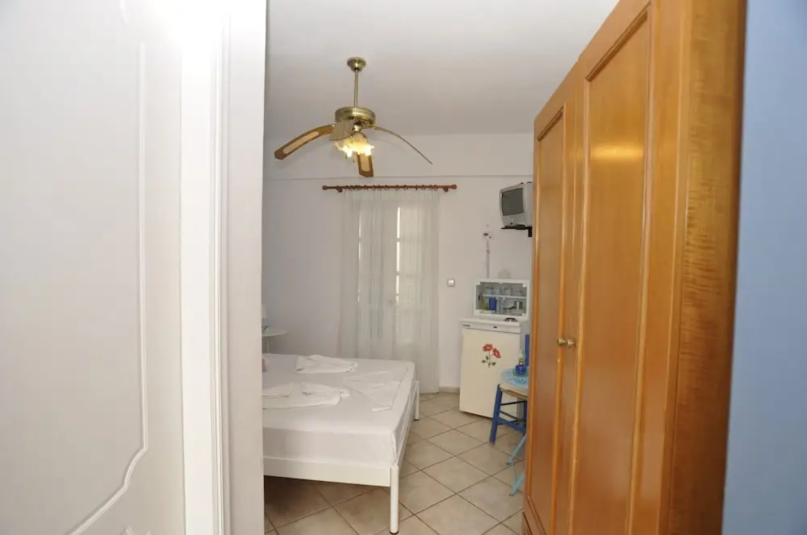 Manos Syros Rooms & Apartments
