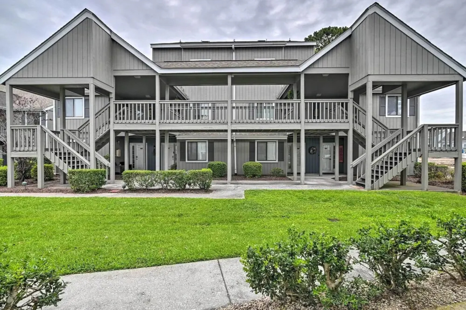 2 Mi to Surfside Beach: Golf Getaway w/ Balcony!