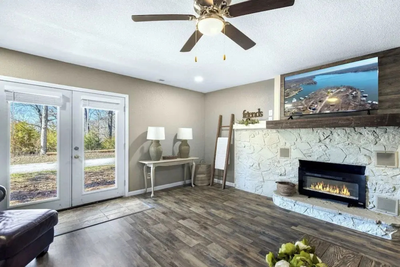 White Oak Landing Spacious 6 BDR w/ Boat Slip!