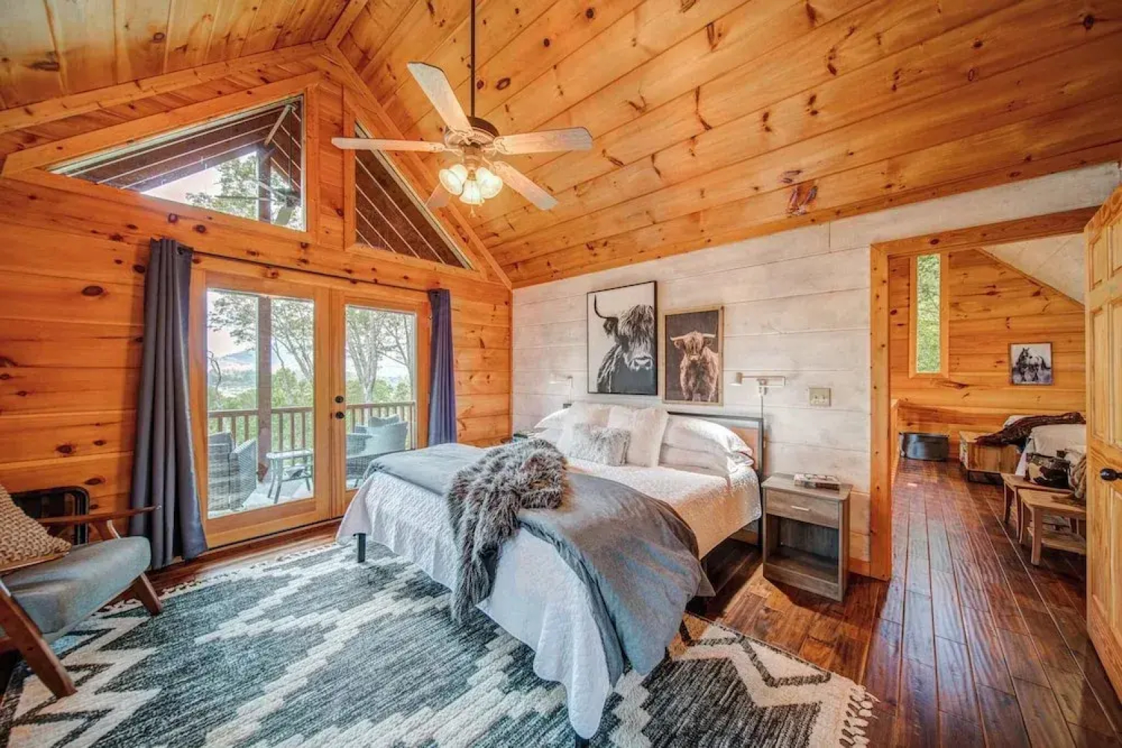 Gorgeous & Secluded 3 BDR Cabin in Mineral Bluff!