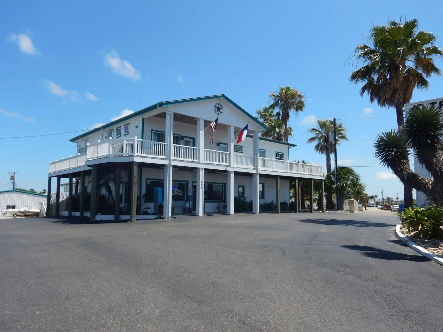 Tropic Island Resort