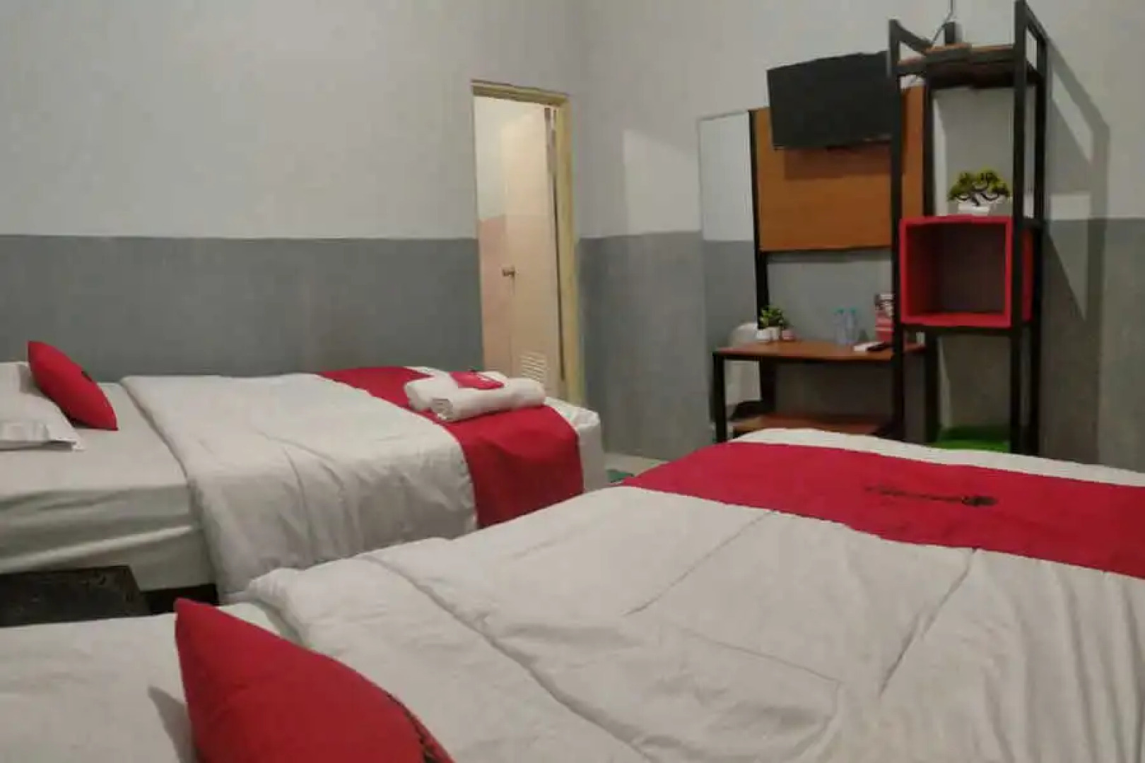 RedDoorz Plus near Alun Alun Sumenep