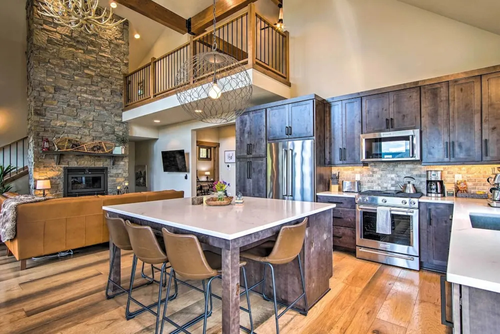 Soak, Night Ski & Explore! Cle Elum Mtn-view Cabin