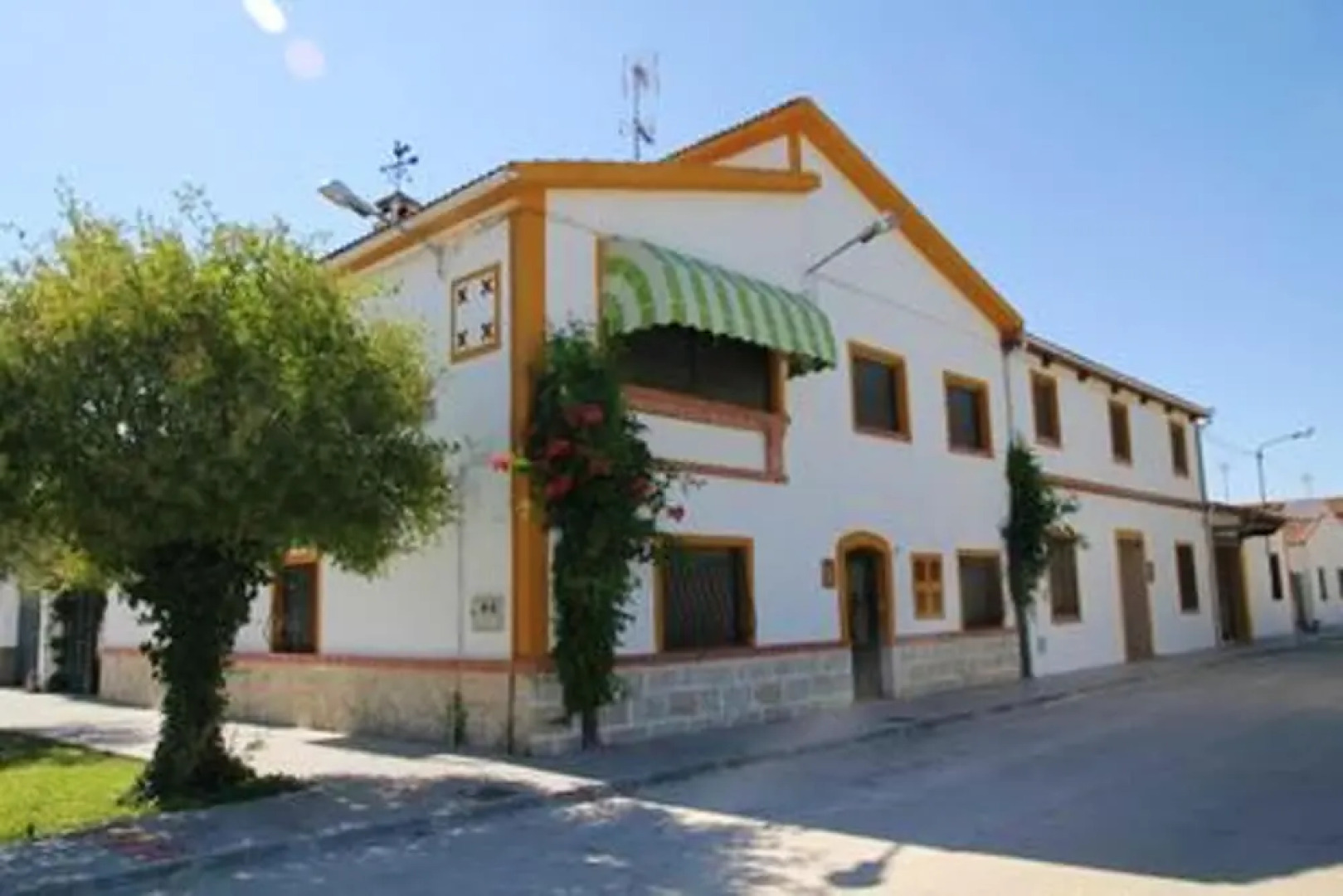House With 6 Bedrooms in Ivanrey, With Wonderful Mountain View and Enclosed Garden