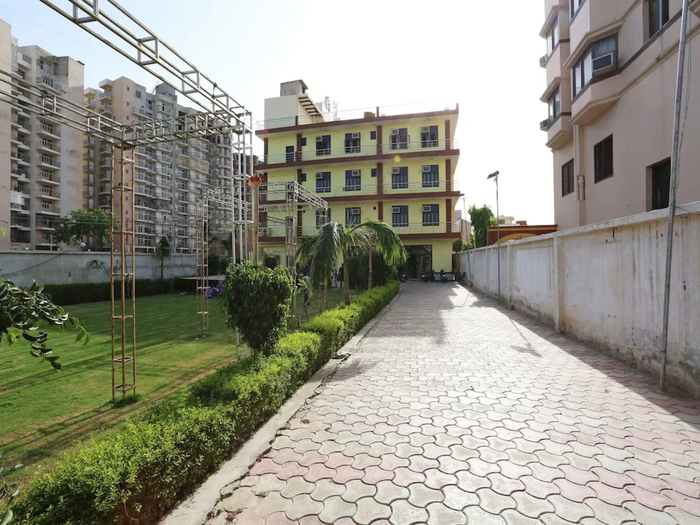 OYO 7812 Shree Radha Resort