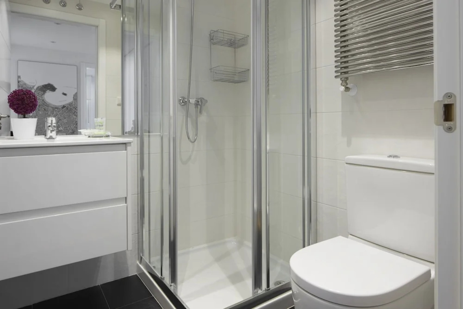 Gladys Attic Apartment by FeelFree Rentals