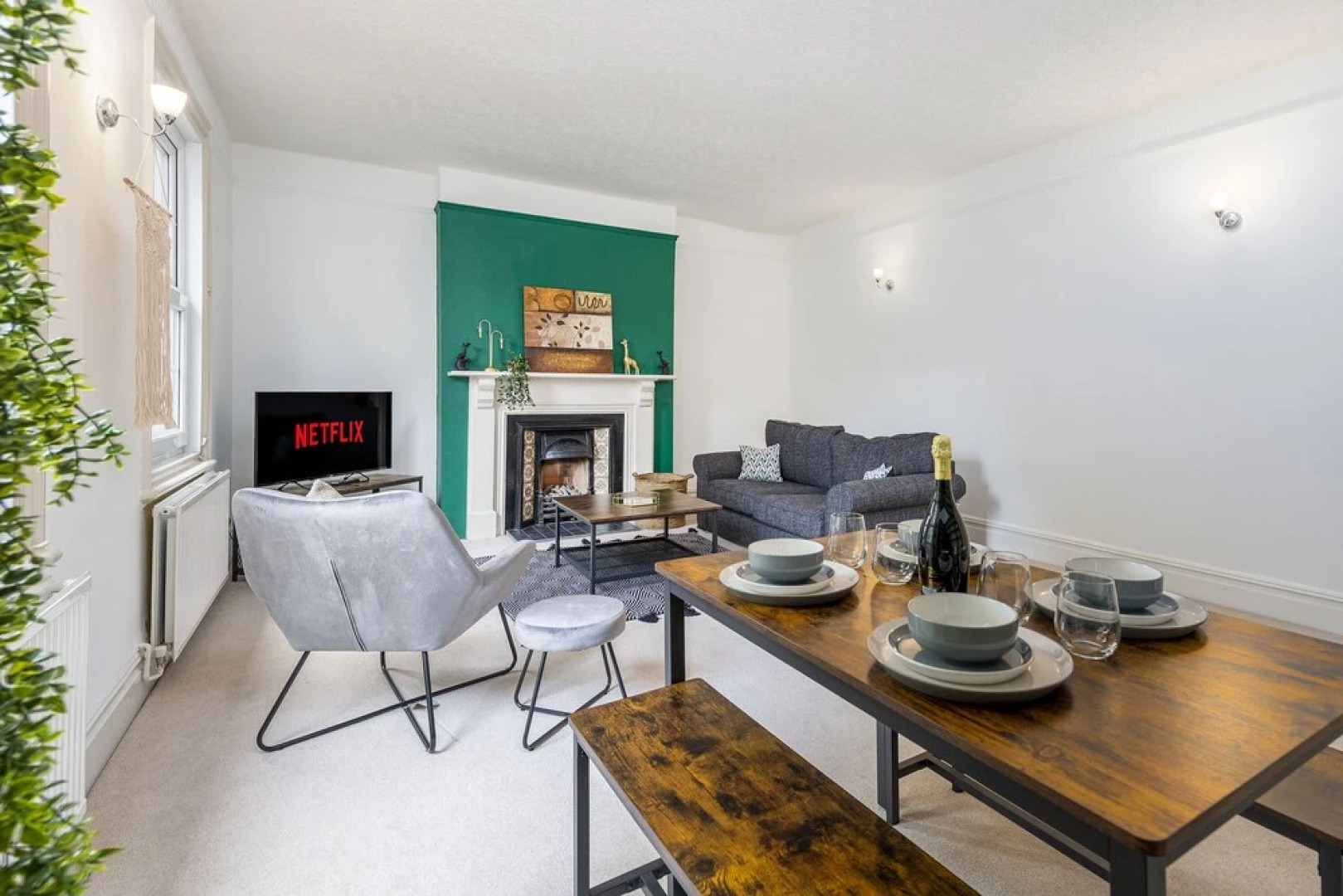 The Lincoln Book Inn