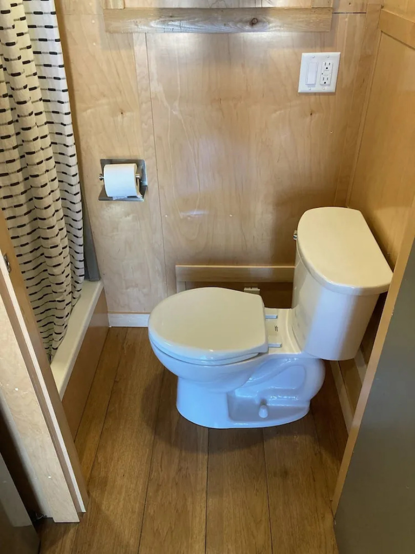 Cedar Creek Lodging & RV Park