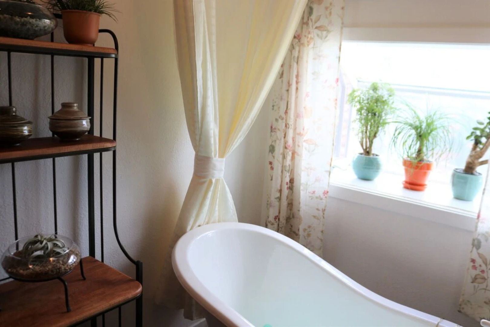 River Stone Inn & Gallery