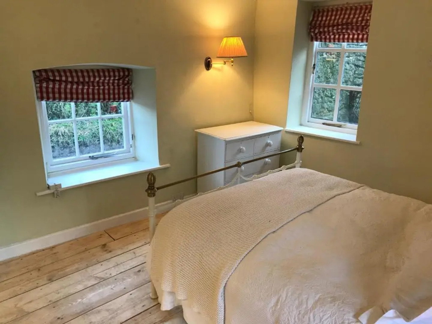 Beautiful Somerset Cottage with garden views.