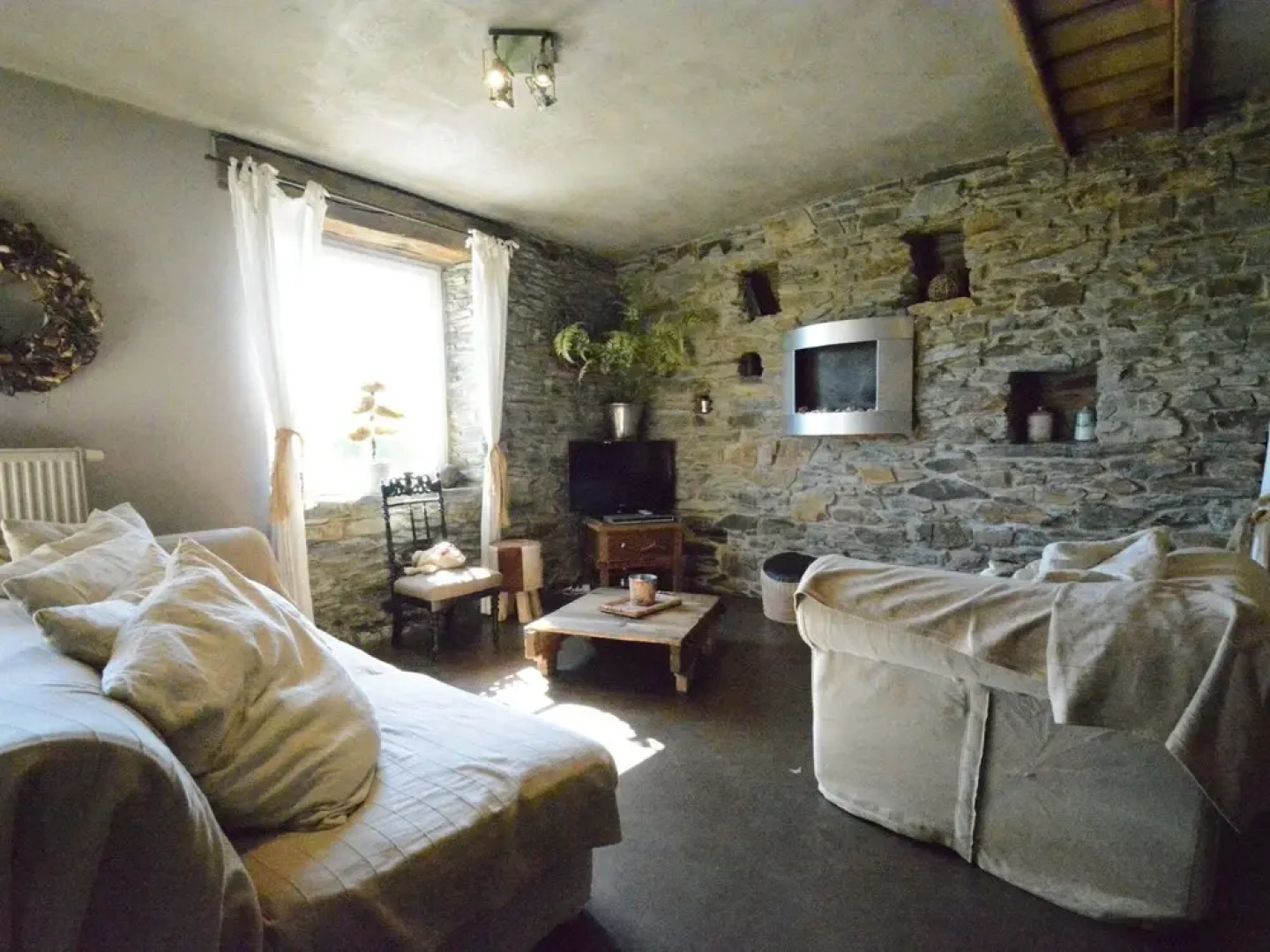 Cottage With Foosball & Garden